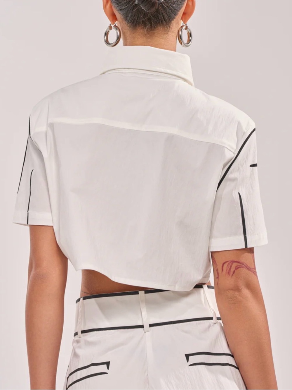 AKIRA BLANK SPACE CROPPED SHORT SLEEVE BUTTON DOWN - Picture 3 of 3